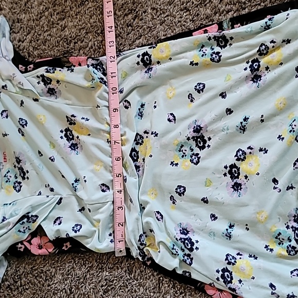 2 EPIC THREADS STRETCHY FLORAL DRESSES - Picture 7 of 9